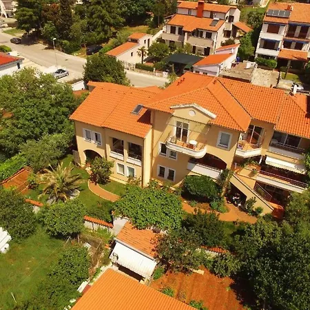 Alexandra 1 Apartment *